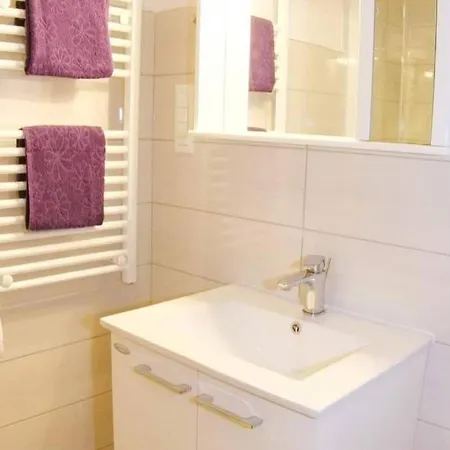 Castel Apartment *