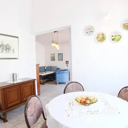 Castel Apartment