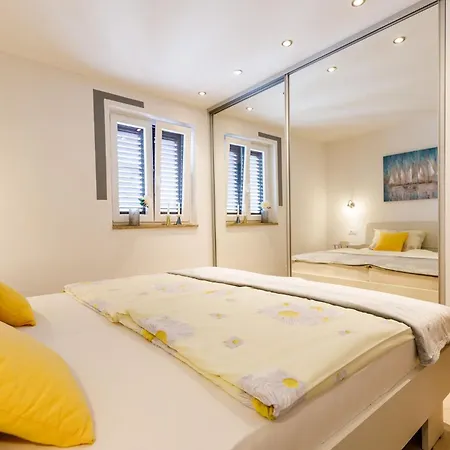 Castel Apartment *